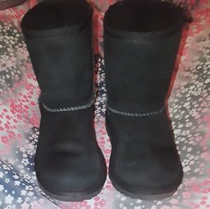 Toddler Ugg Boot<<<Size 9